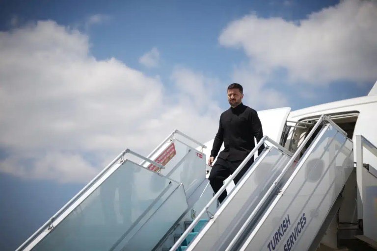 زيارة زيلينسكي لأثينا وتوقيع اتفاقية الغاز