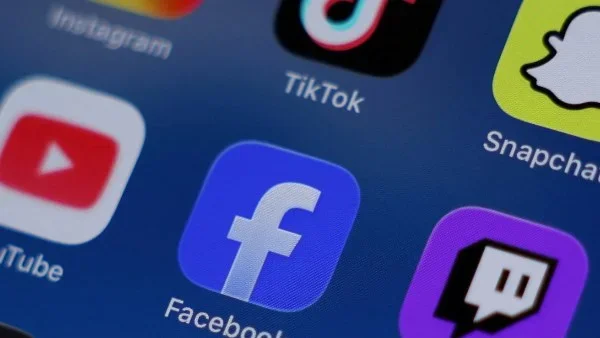 حظر وسائل التواصل الاجتماعي في بريطانيا وتأثيراته المالية