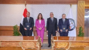 تسليم 52 قطعة أرض لوزارة التنمية المحلية والبيئة
