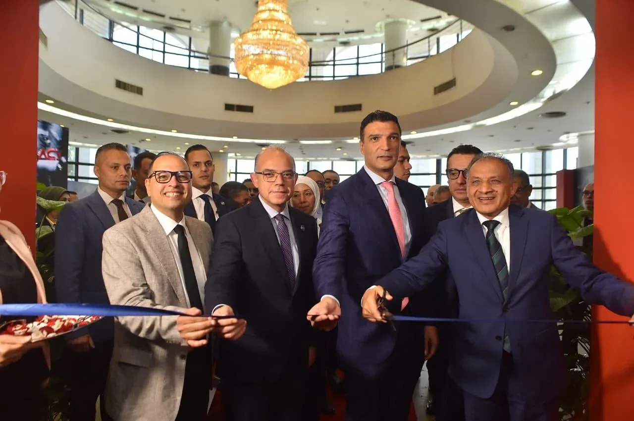 وزير الاستثمار يتفقد معرض الأهرام لسيارات النقل 2026