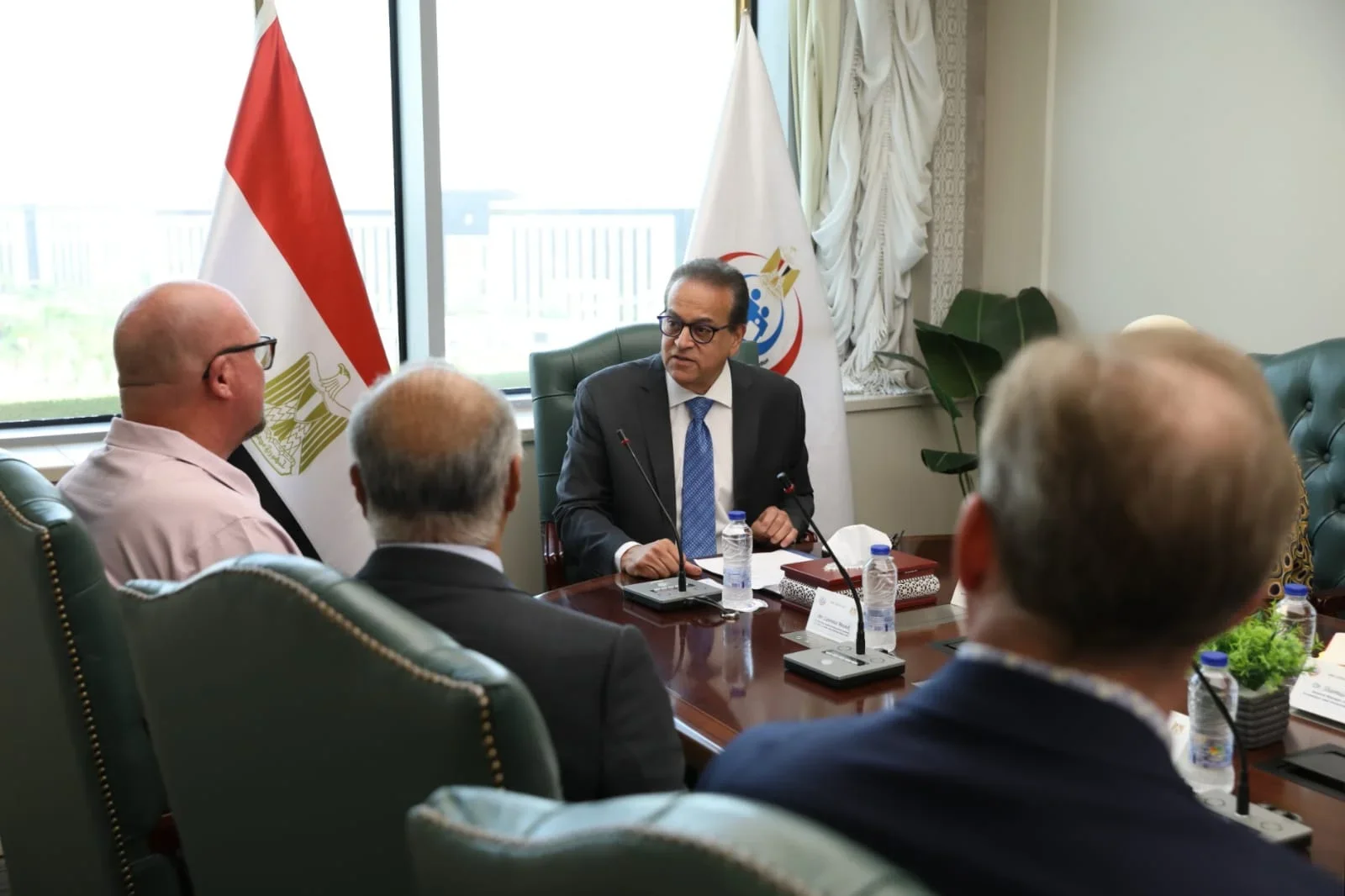 وزير الصحة يبحث الاستثمار في الرعاية الصحية بمصر