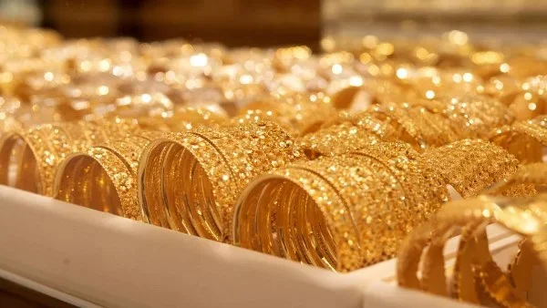 مستقبل أسعار الذهب وتأثير الفائدة والدولار