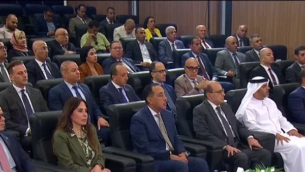 مدبولي يشاهد عرضاً لفيلم عن مجموعة ماجد الفطيم