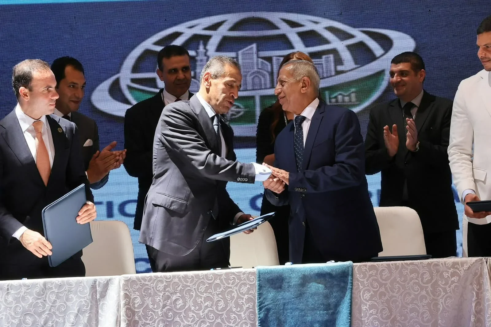 تعاون بين الاتحاد المصري والأكاديمية العربية لتعزيز القطاع المالي