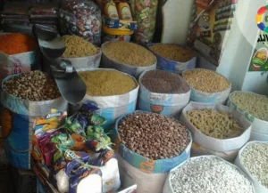 تباين أسعار السلع الغذائية في الأسواق المصرية اليوم