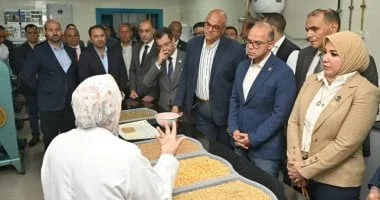 وزير التجارة يؤكد على كفاءة خدمات الموانئ