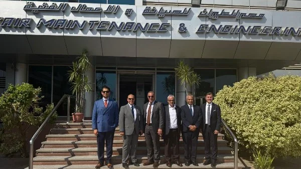 مصر للطيران تستقبل وفداً إماراتياً لدعم التعاون الفني