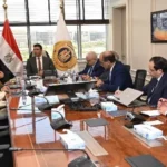 وزير الصناعة يبحث زيادة الإنتاج المحلي مع شنايدر إلكتريك