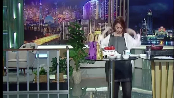 بسمة وهبة تحتفل بانخفاض أسعار الطماطم والبيض