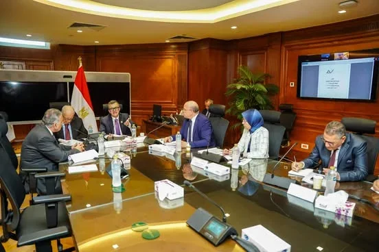 دعم بنك الاستثمار القومي لزيادة الاستثمارات الكبرى