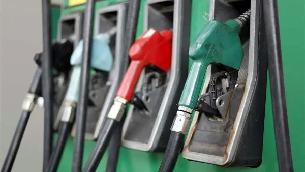 ضبط 3 محطات وقود متلاعبة بالبحيرة