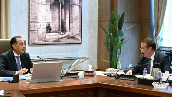 متابعة مشروعات بورسعيد وتحفيز الاستثمار