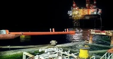 بدء إنزال الخط البحري لحقل غاز كاموس