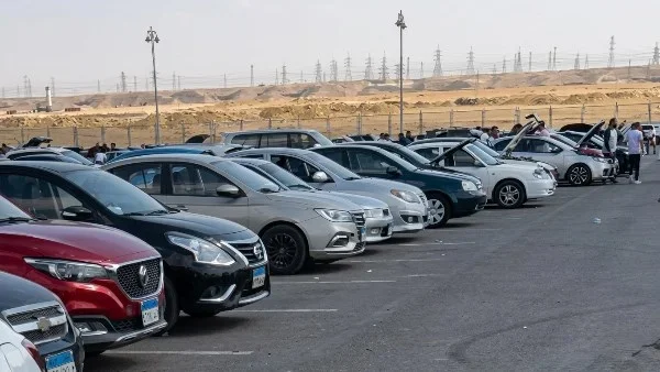 تويوتا هايلوكس تواجه تحديات ومرسيدس-بنز تبتكر حلولاً جديدة