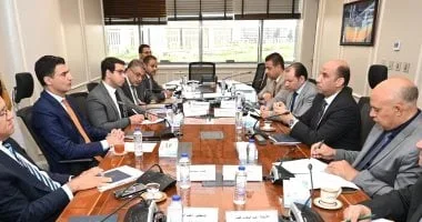 تعزيز تعاون العمل والصناعة لجذب المستثمرين
