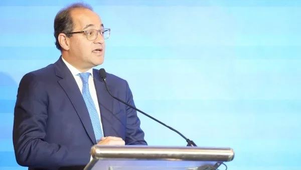إقرار الموازنة العامة وزيادة الأجور بنسبة 21%