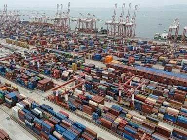 إدارة ترامب تسعى لإعادة بناء جدار التعريفات الجمركية