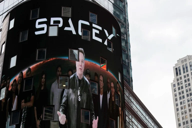 انخفاض حاد في أسهم SpaceX بعد الطرح العام الأولي