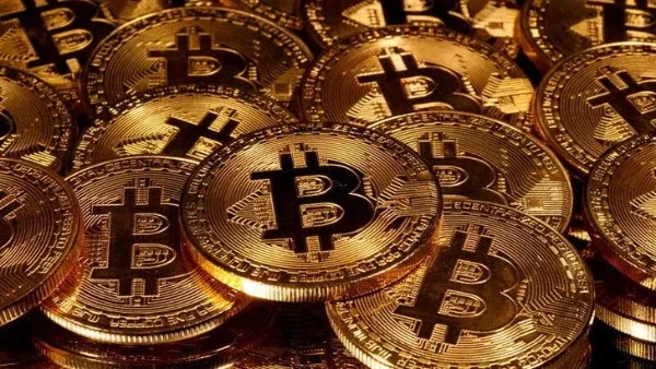 هبوط بيتكوين بعد غارات أمريكية على إيران