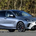 سعر ومواصفات BMW الفئة الأولى 2026 في السعودية