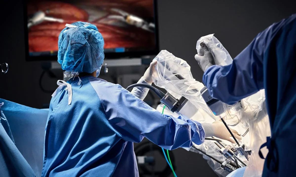 تراجع أسهم شركة Intuitive Surgical والمخاوف من النمو