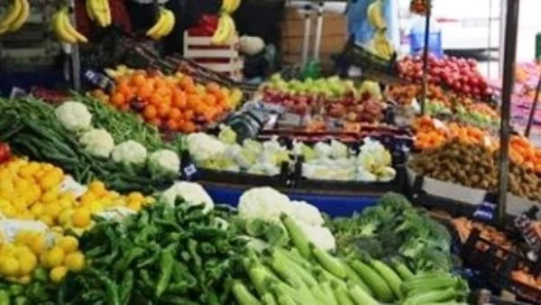 تباين أسعار الخضار في سوق العبور
