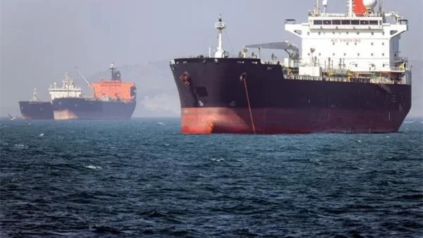 ناقلتان نفطيتان سعوديتان تغيران مسارهما نحو قناة السويس