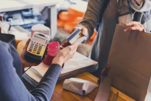 نتائج الأرباح البنكية توضح صحة المستهلك الأمريكي