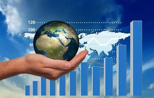 تحديات الاقتصاد العالمي: تباطؤ ونمو وارتفاع الفائدة
