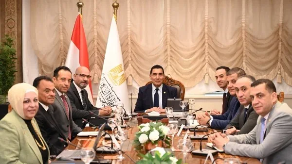 وزير الرياضة يناقش إطلاق مشروع "اقتصاد الشباب"