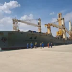ميناء السخنة يستقبل ونشًا عملاقًا لدعم تشغيل البضائع