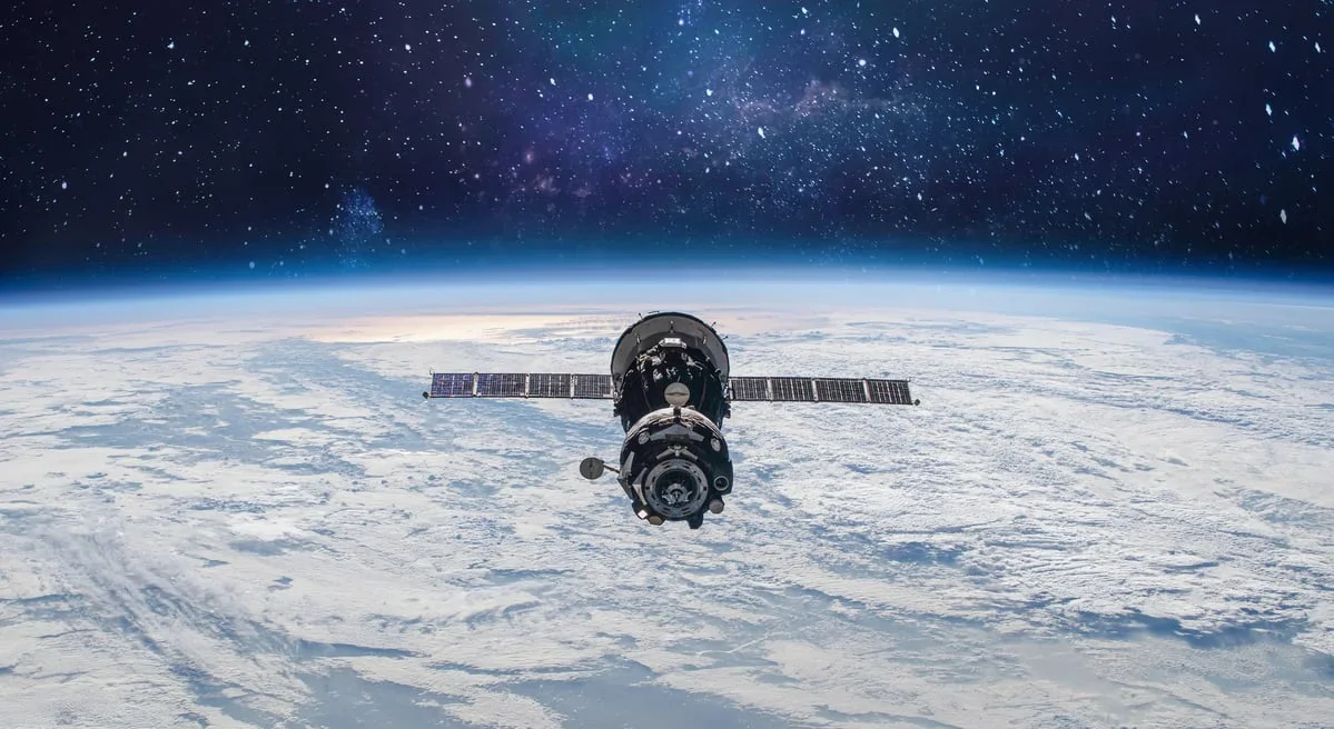 “SpaceX” تتألق في مؤشر “ناسداك-100”