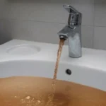 اعتذار مجلس ويستمنستر بسبب مياه الصنبور البنية ذات الرائحة الكريهة