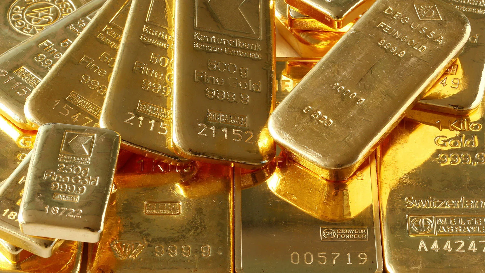 انخفاض أسعار الذهب بفعل قوة الدولار