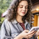 الجيل Z يتفوق في تعلم التجارة عبر الإنترنت على التعليم الرسمي