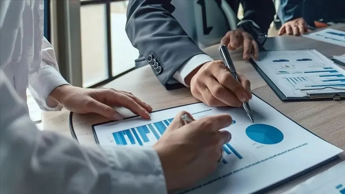 الاقتداء بقرارات البنوك المركزية العالمية
