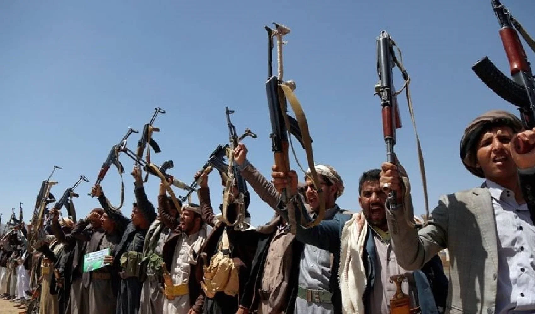 الحوثيون يستهدفون ناقلة نفط سعودية