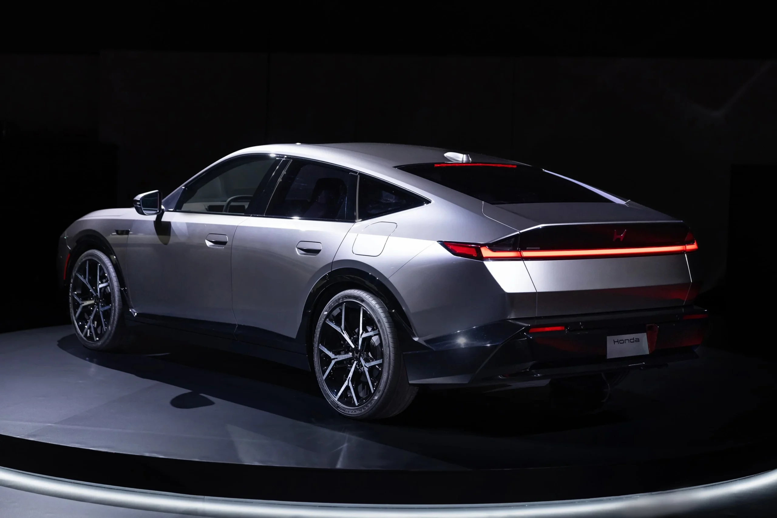 هوندا أكورد SUV الجديدة تنافس سوبارو أوتباك