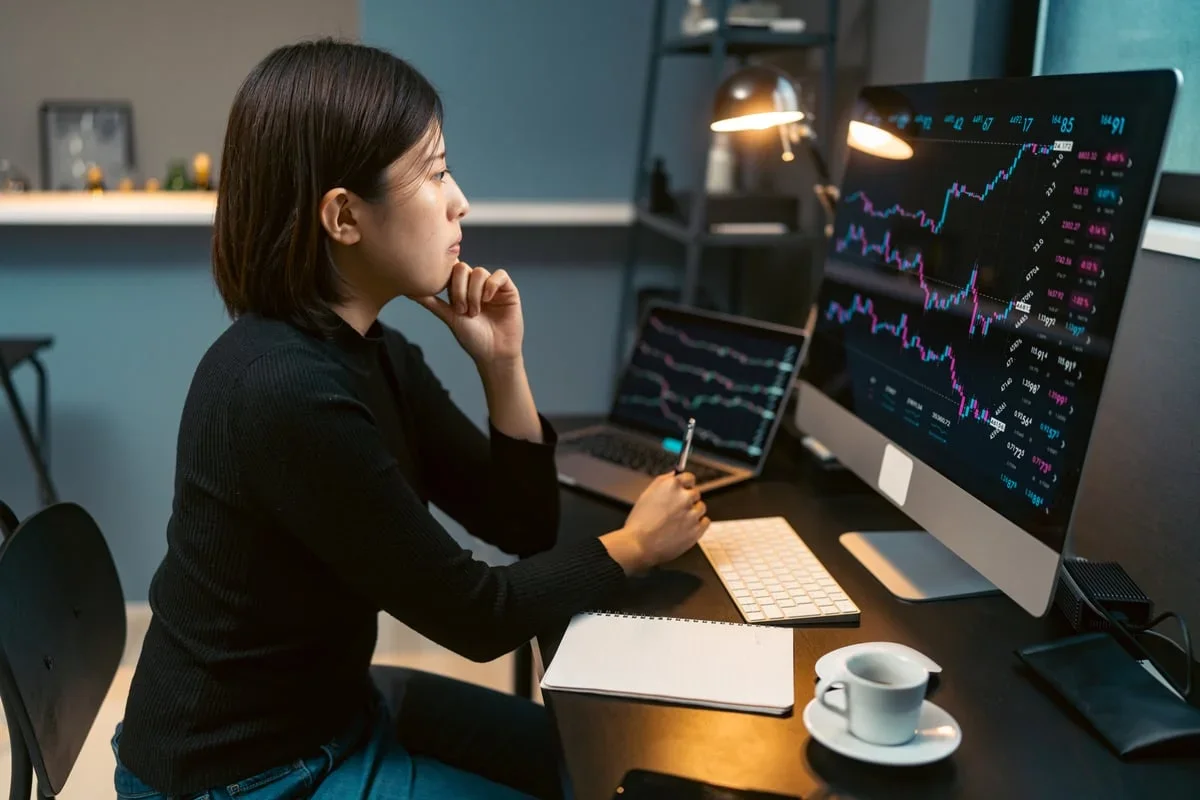 ارتفاع أسهم الشركات الدفاعية وسط تقلبات الأسواق