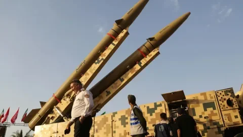 إيران تستهدف قاعدة أمريكية في الأردن وتوقف 3 ناقلات نفط