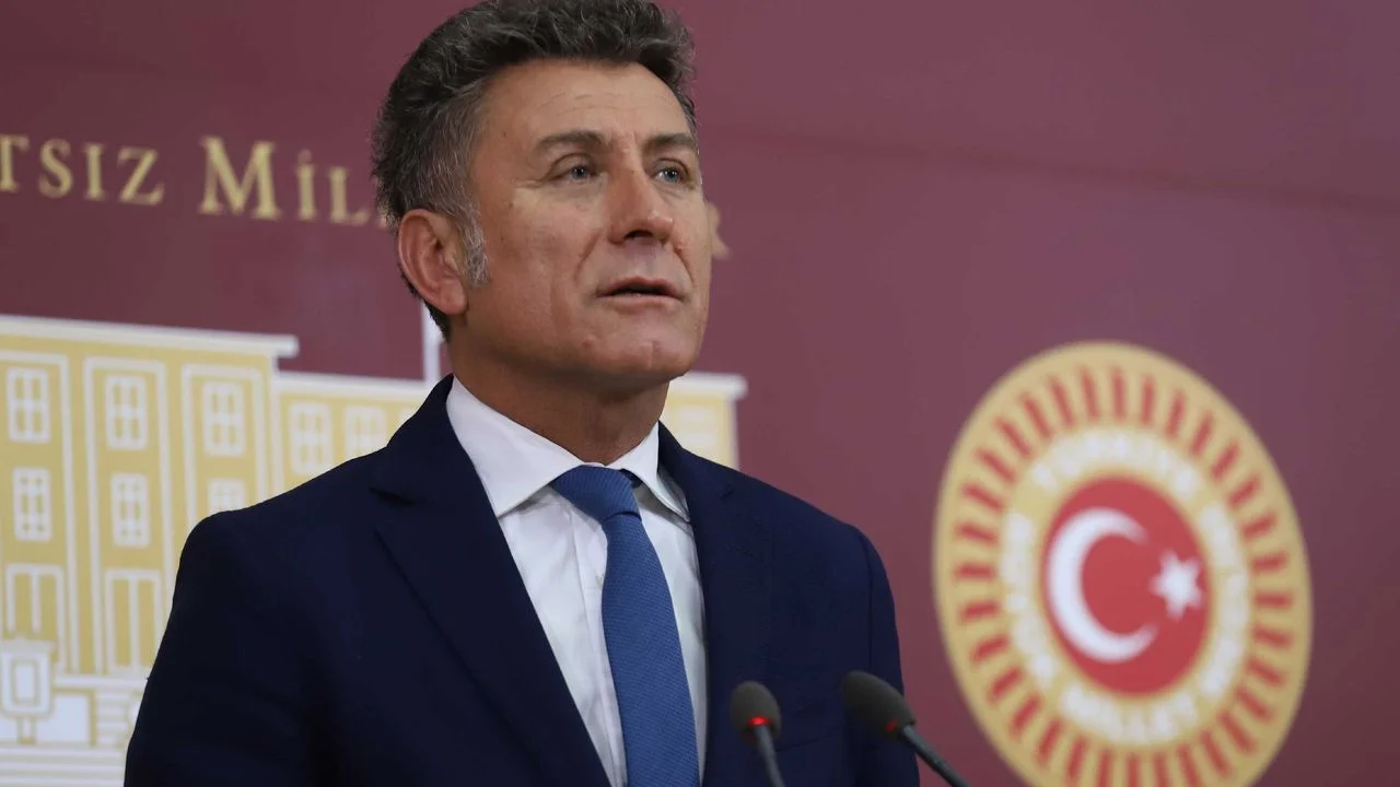 CHP تطالب بالإفراج العاجل عن موظفي بلدية Üsküdar