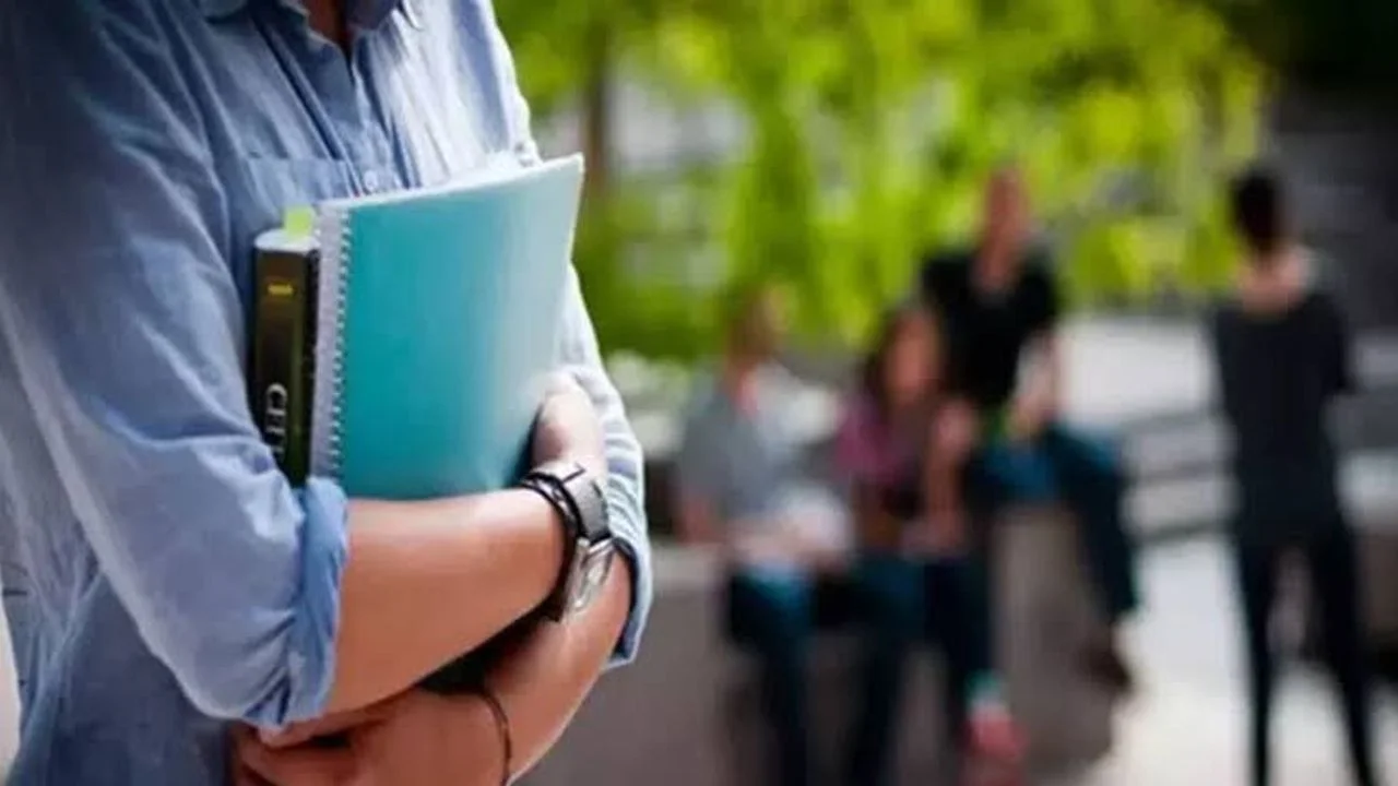 أعلى المنح الدراسية الشهرية تصل لـ 25 ألف ليرة