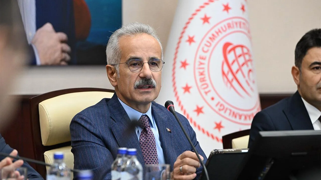 توضيح وزير النقل حول أزمة توقيع قمة أردوغان-زيدي