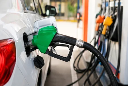 الحكومة تنفي ادعاءات حول وقود E20 للسيارات القديمة