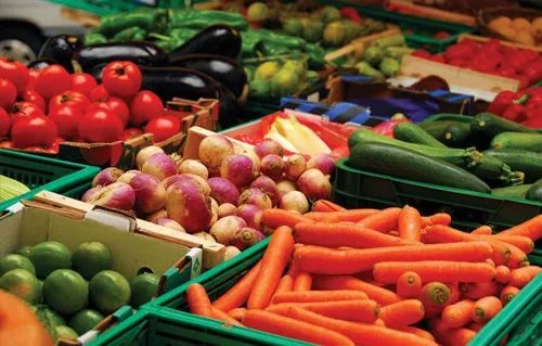 أسعار الخضراوات والفواكه في الأسواق اليوم