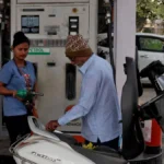 الحكومة تؤكد: أسعار البنزين كانت ستصل إلى 125 روبية في الحرب الإيرانية