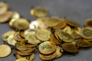 تحسن أسعار الذهب رغم الضغوطات الاقتصادية