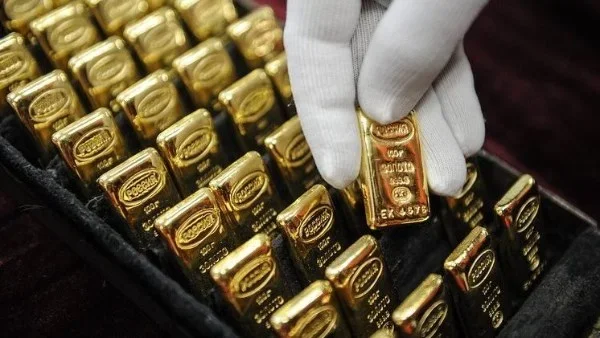 نصائح خبراء الاقتصاد حول شراء الذهب