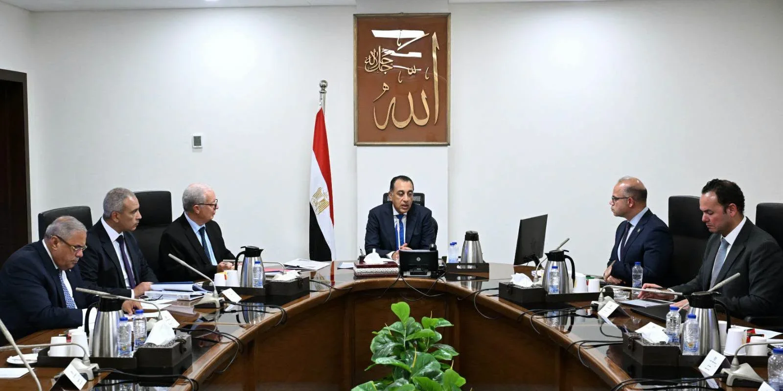 مدبولي يناقش نقل ملكية الشركات القابضة لتحسين الاقتصاد