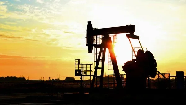 انخفاض أسعار النفط بعد إعلان ترامب تعليق الضربة العسكرية